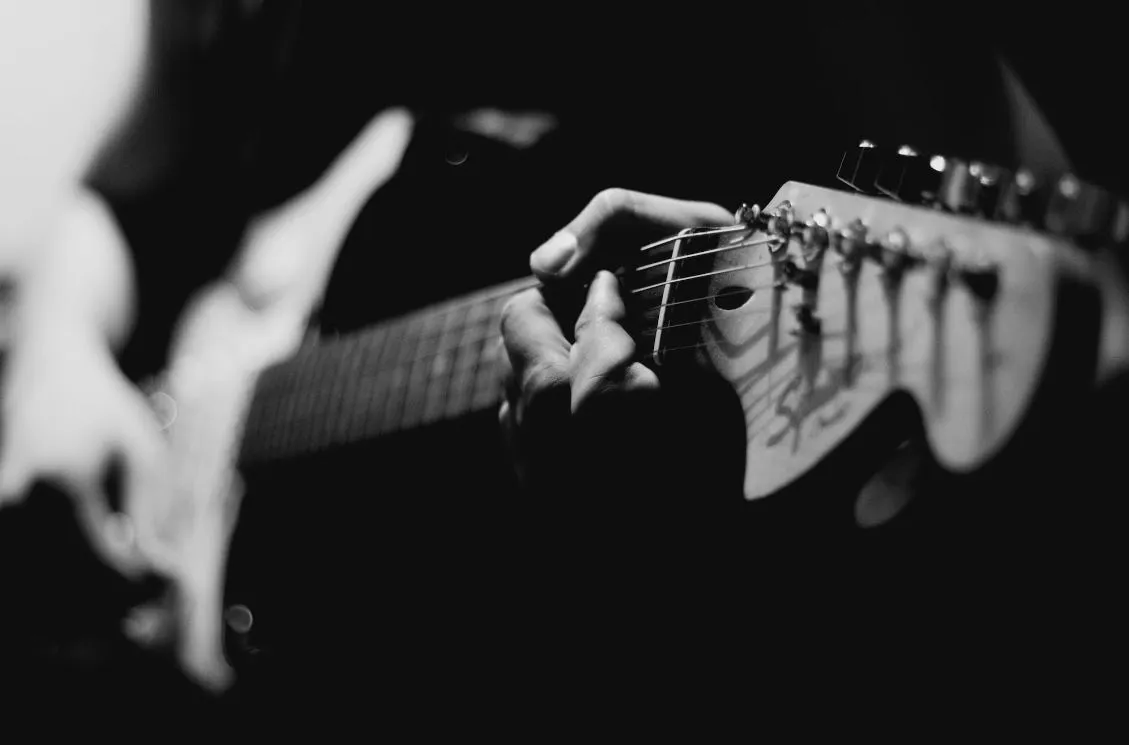 The Physiological Changes in Guitarists' Fingers